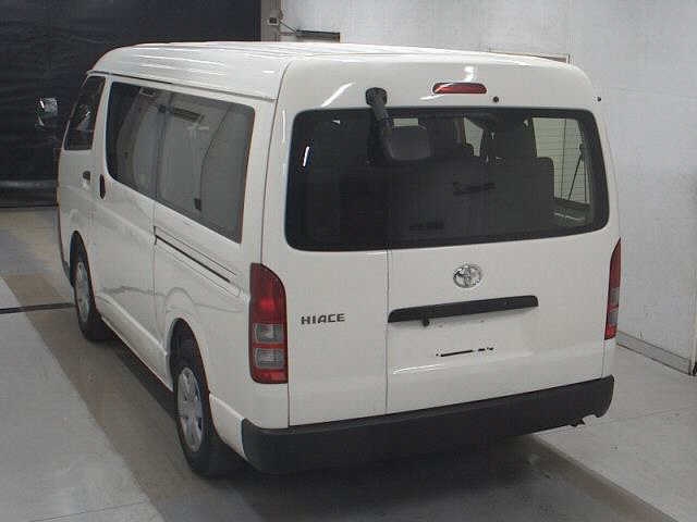 TOYOTA HIACE