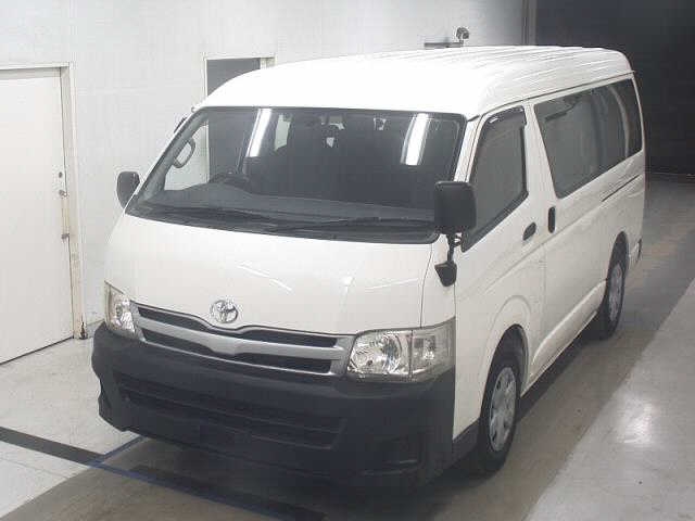 TOYOTA HIACE