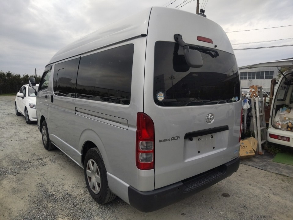 TOYOTA REGIUS ACE
