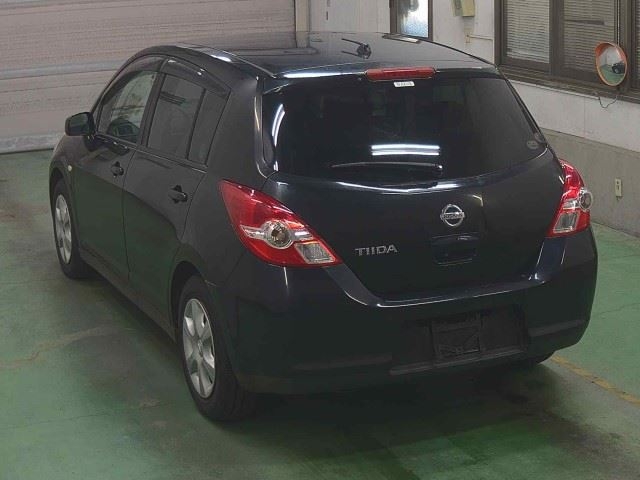 NISSAN TIIDA