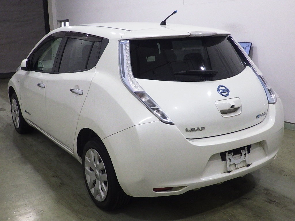 NISSAN LEAF