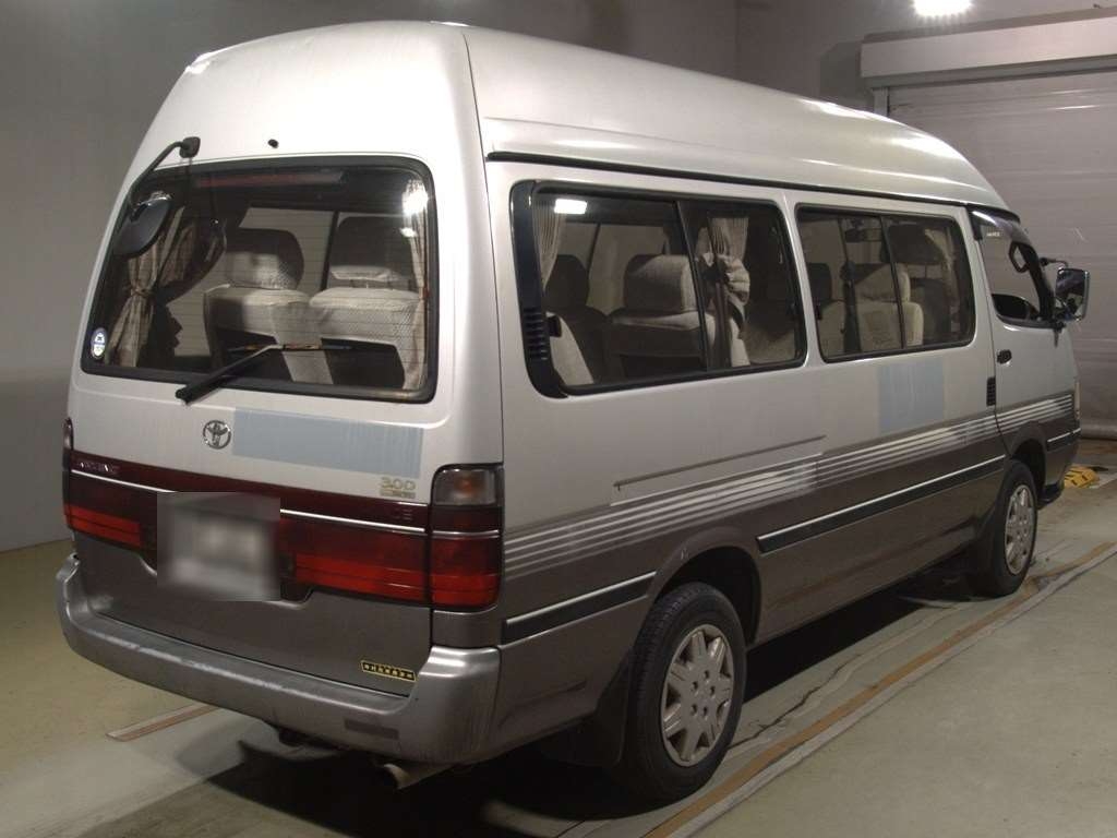 TOYOTA HIACE