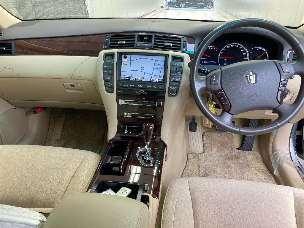 TOYOTA CROWN