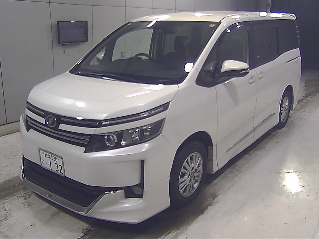 TOYOTA VOXY