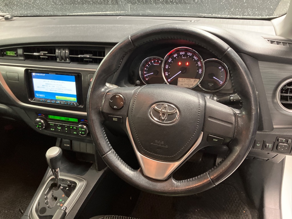 TOYOTA AURIS