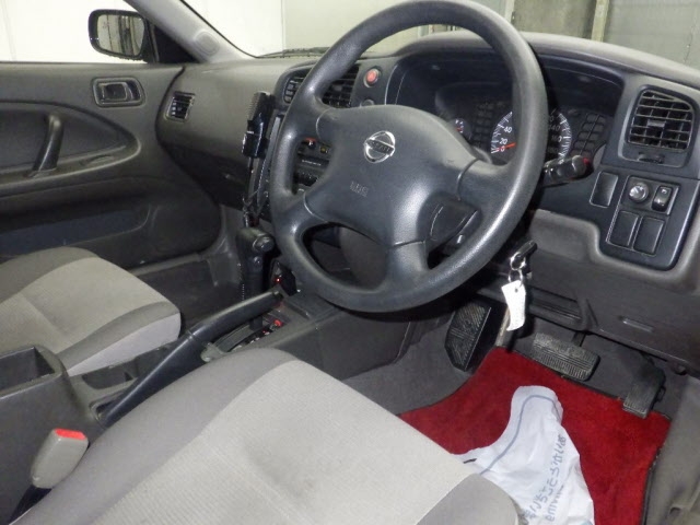 NISSAN EXPERT