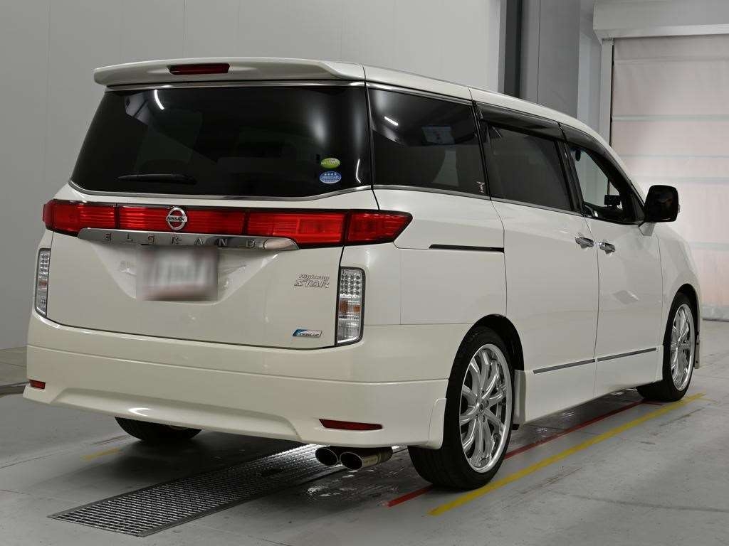 NISSAN ELGRAND