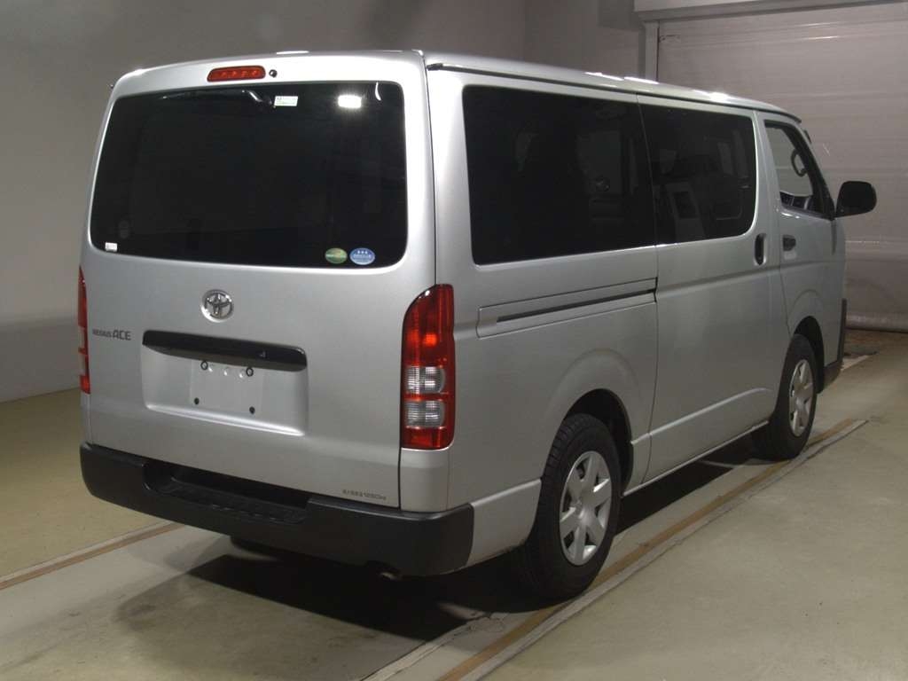 TOYOTA REGIUS ACE