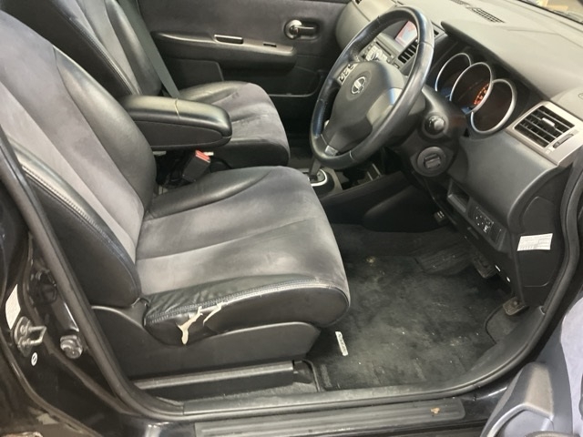 NISSAN TIIDA