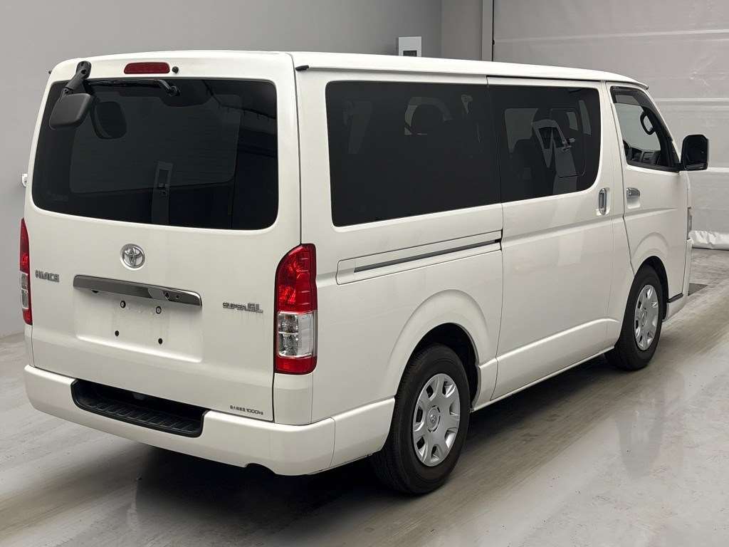 TOYOTA REGIUS ACE