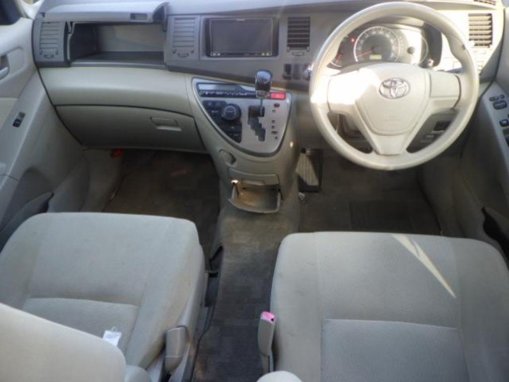 TOYOTA ISIS