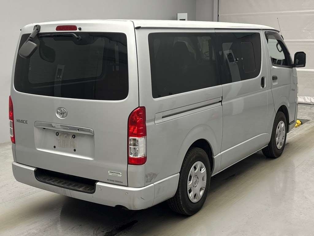 TOYOTA REGIUS ACE