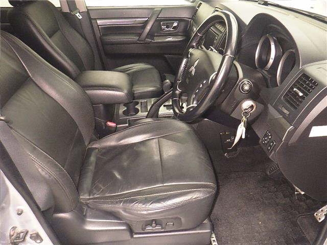 MITSUBISHI PAJERO