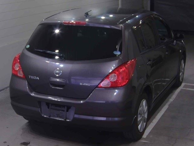 NISSAN TIIDA
