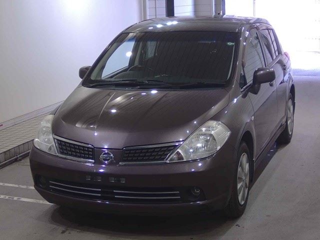 NISSAN TIIDA