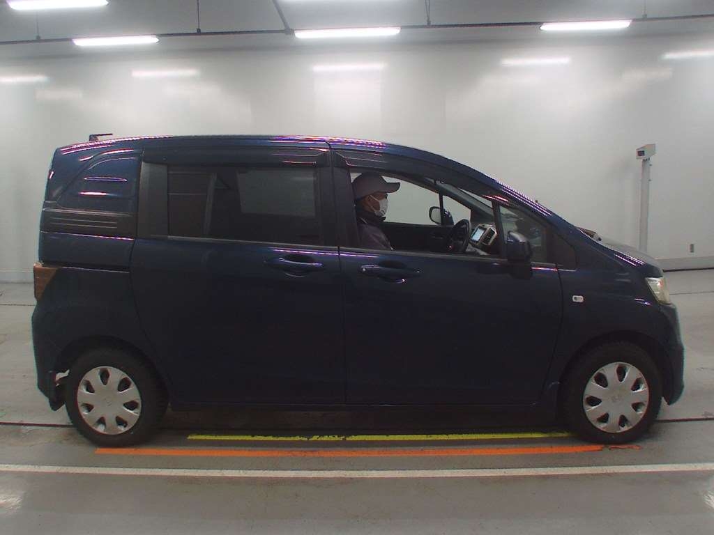 HONDA FREED SPIKE