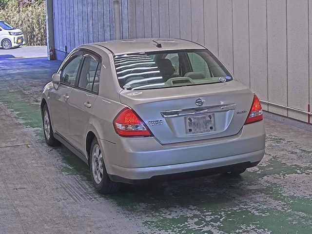 NISSAN TIIDA LATIO