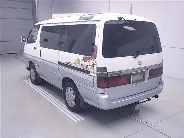 TOYOTA HIACE