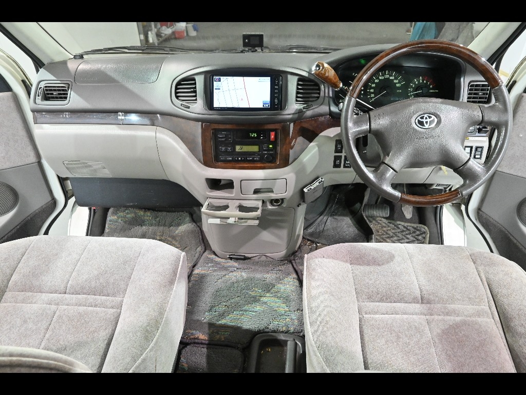 TOYOTA HIACE REGIUS
