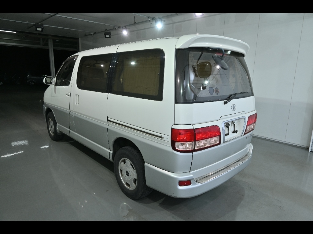 TOYOTA HIACE REGIUS