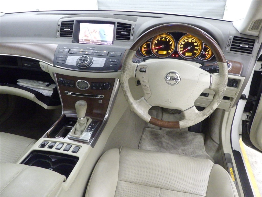 NISSAN FUGA