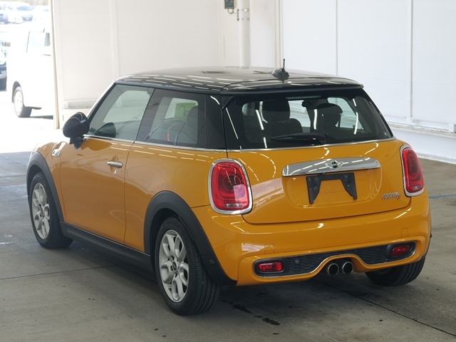MINI HATCH