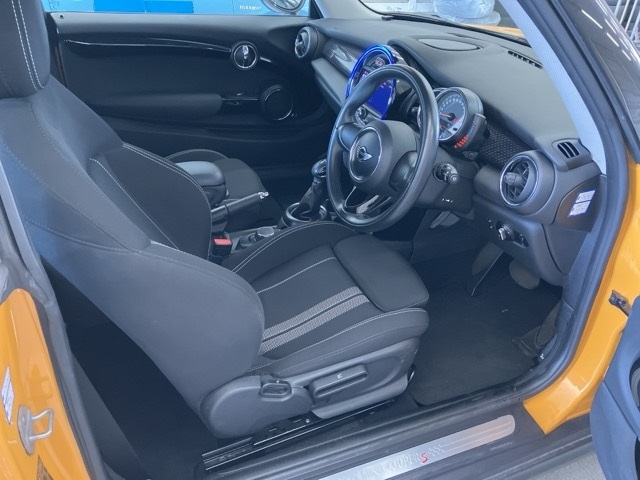 MINI HATCH