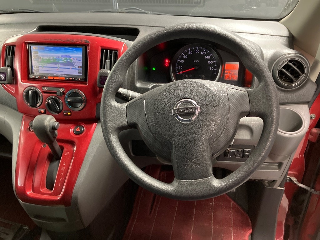 NISSAN NV200