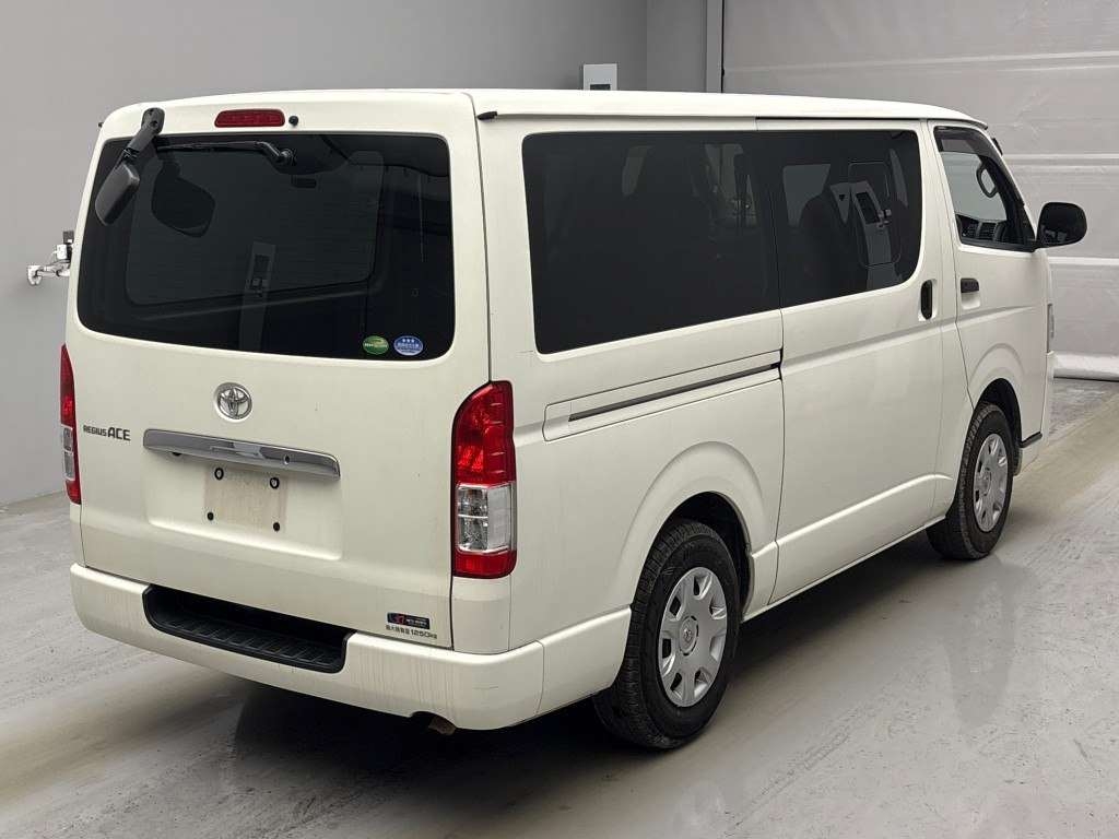 TOYOTA REGIUS ACE