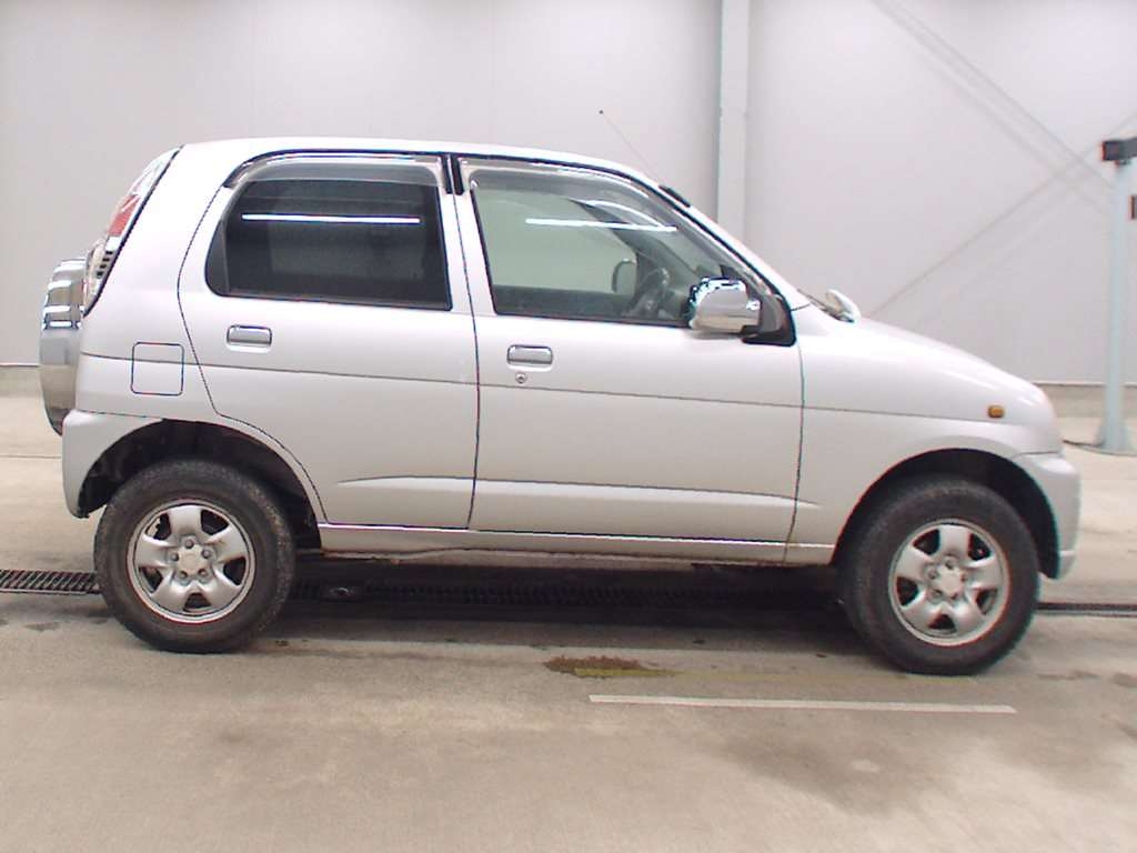 DAIHATSU TERIOS KID