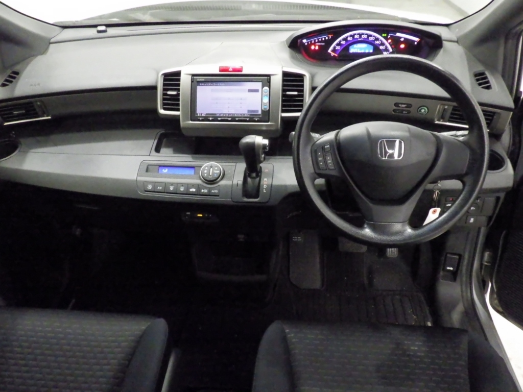 HONDA FREED SPIKE