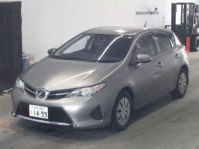 TOYOTA AURIS
