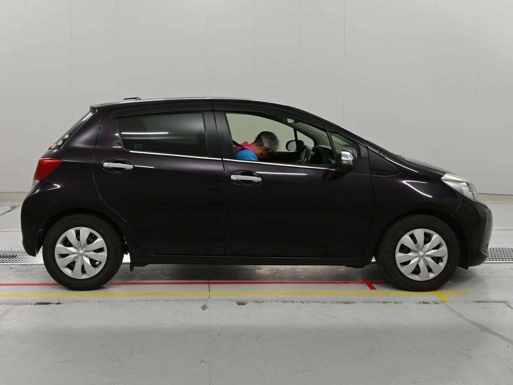 TOYOTA VITZ