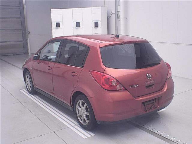 NISSAN TIIDA