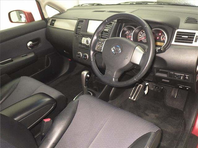 NISSAN TIIDA