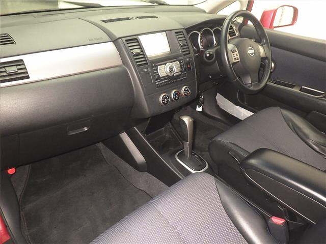 NISSAN TIIDA
