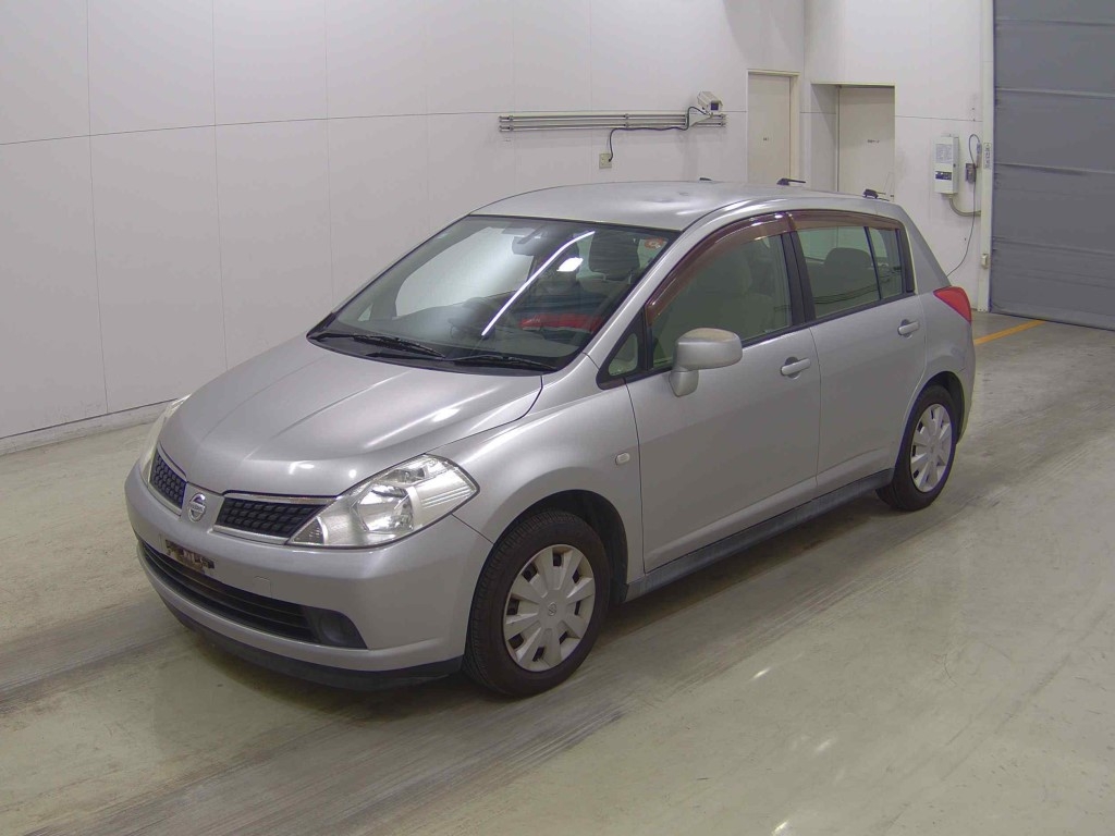 NISSAN TIIDA
