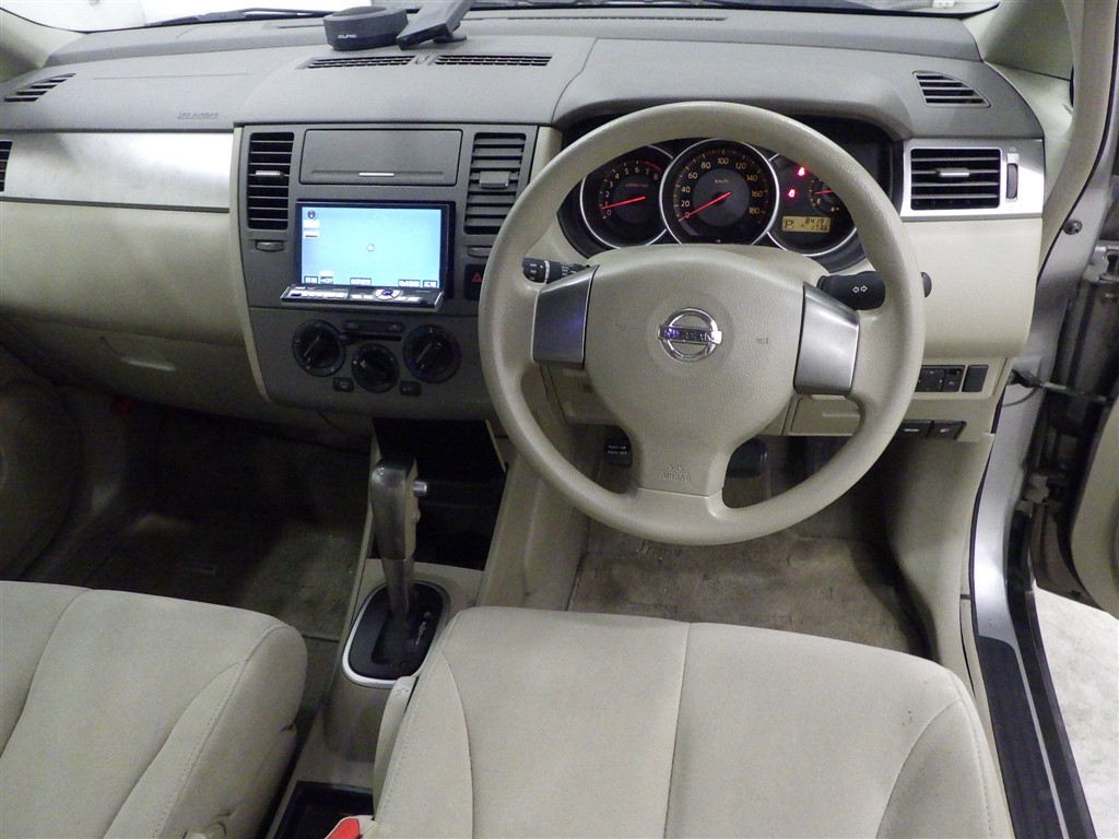 NISSAN TIIDA