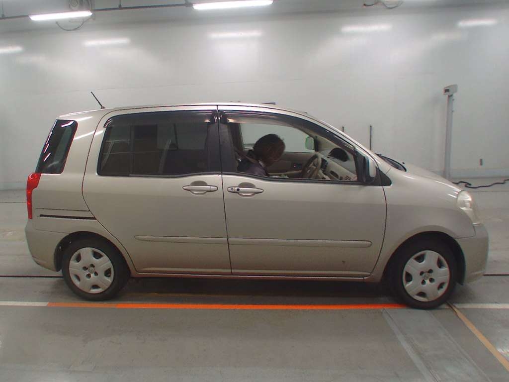 TOYOTA RAUM