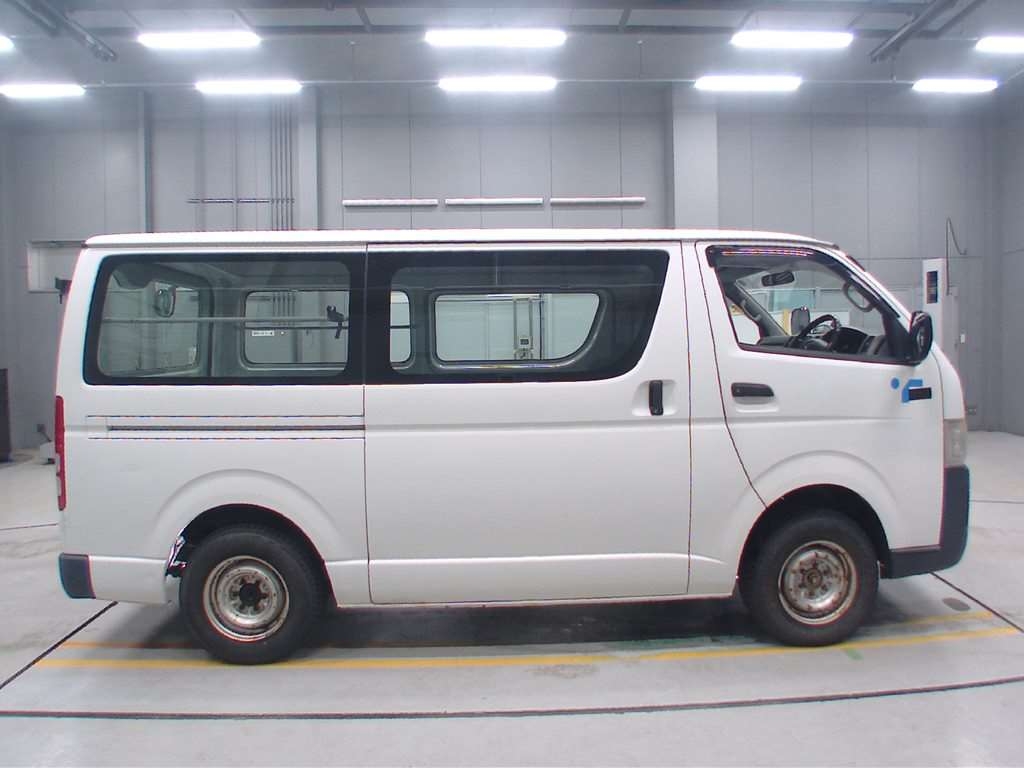 TOYOTA REGIUS ACE