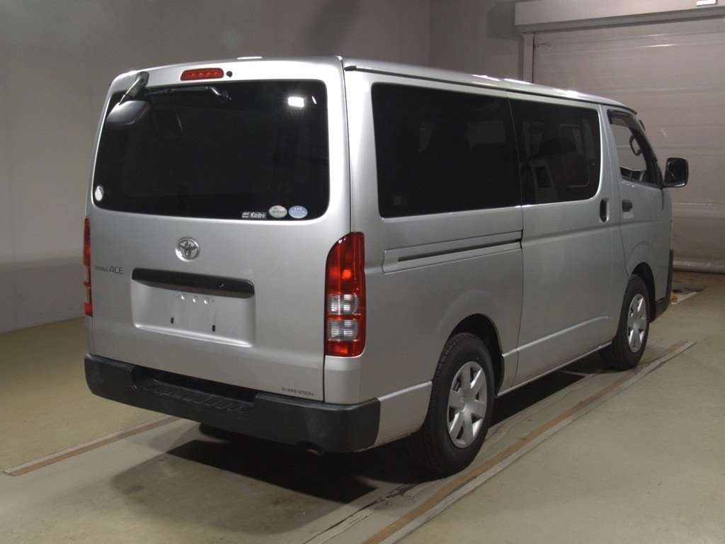 TOYOTA REGIUS ACE