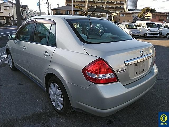 NISSAN TIIDA LATIO