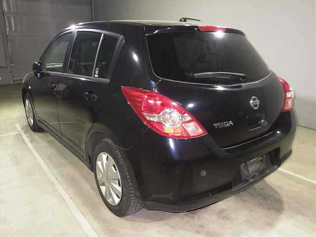 NISSAN TIIDA