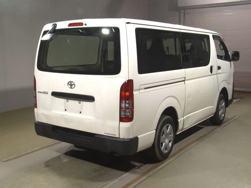 TOYOTA REGIUS ACE