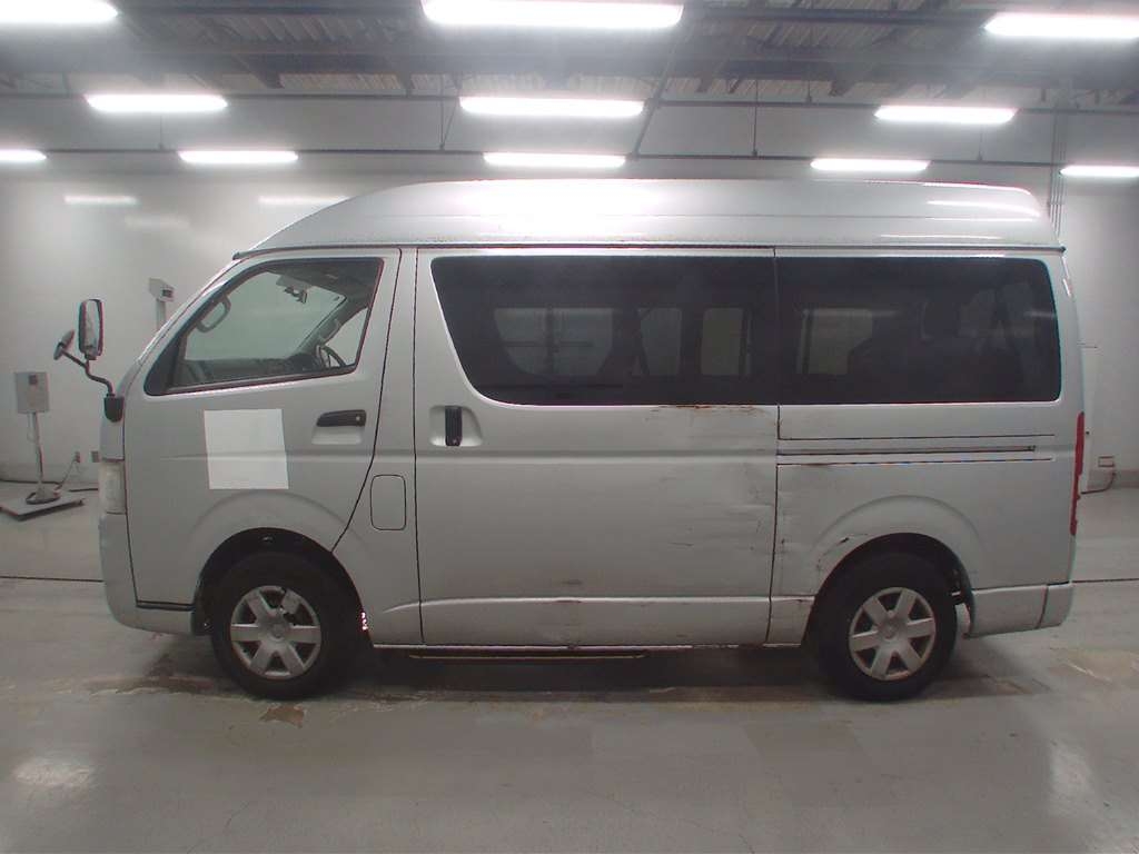 TOYOTA REGIUS ACE