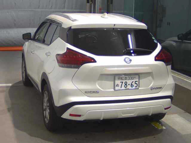 NISSAN KICKS