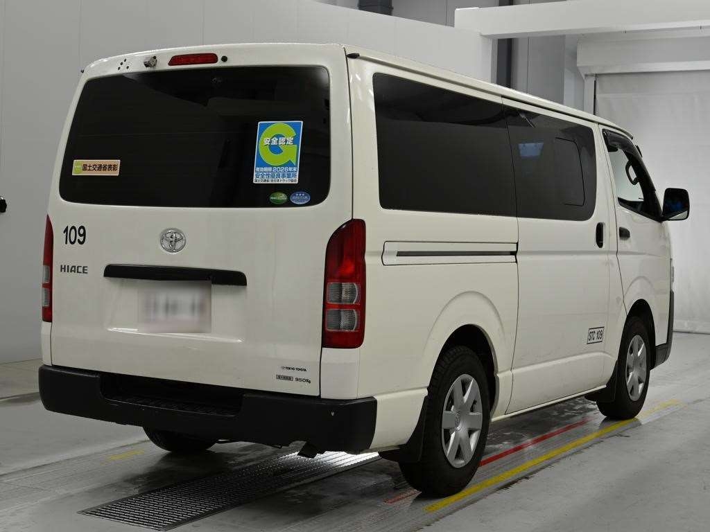TOYOTA REGIUS ACE