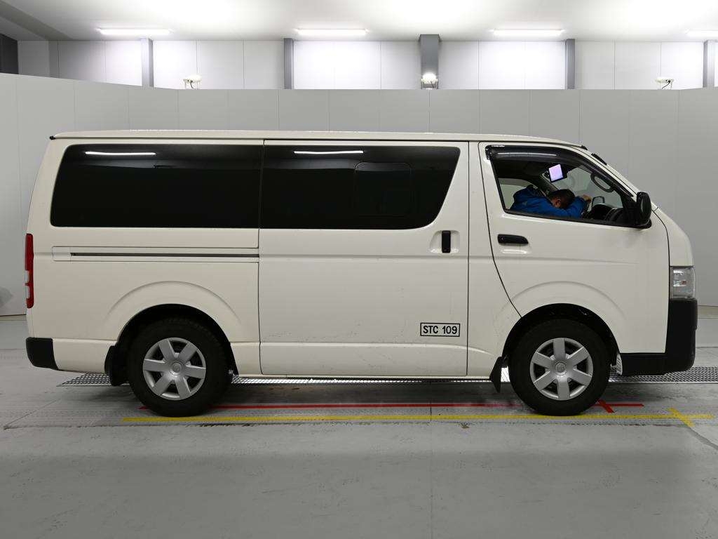 TOYOTA REGIUS ACE