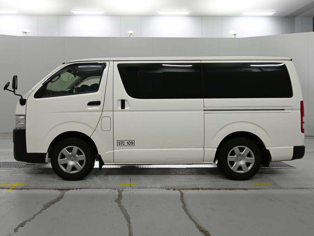 TOYOTA REGIUS ACE
