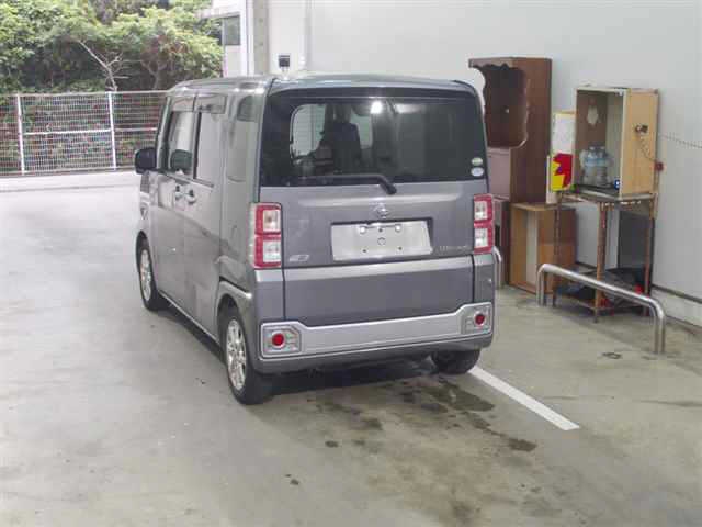 DAIHATSU WAKE